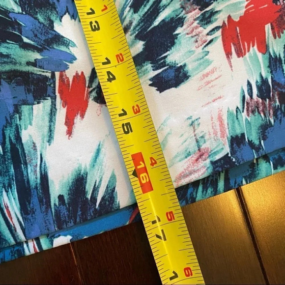 IZOD Golf Tennis Athletic Skort Skirt White Blue Red Floral Print Size 2 - Picture 13 of 16